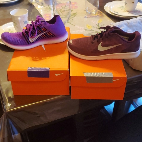 Nike - Picture 2 of 5